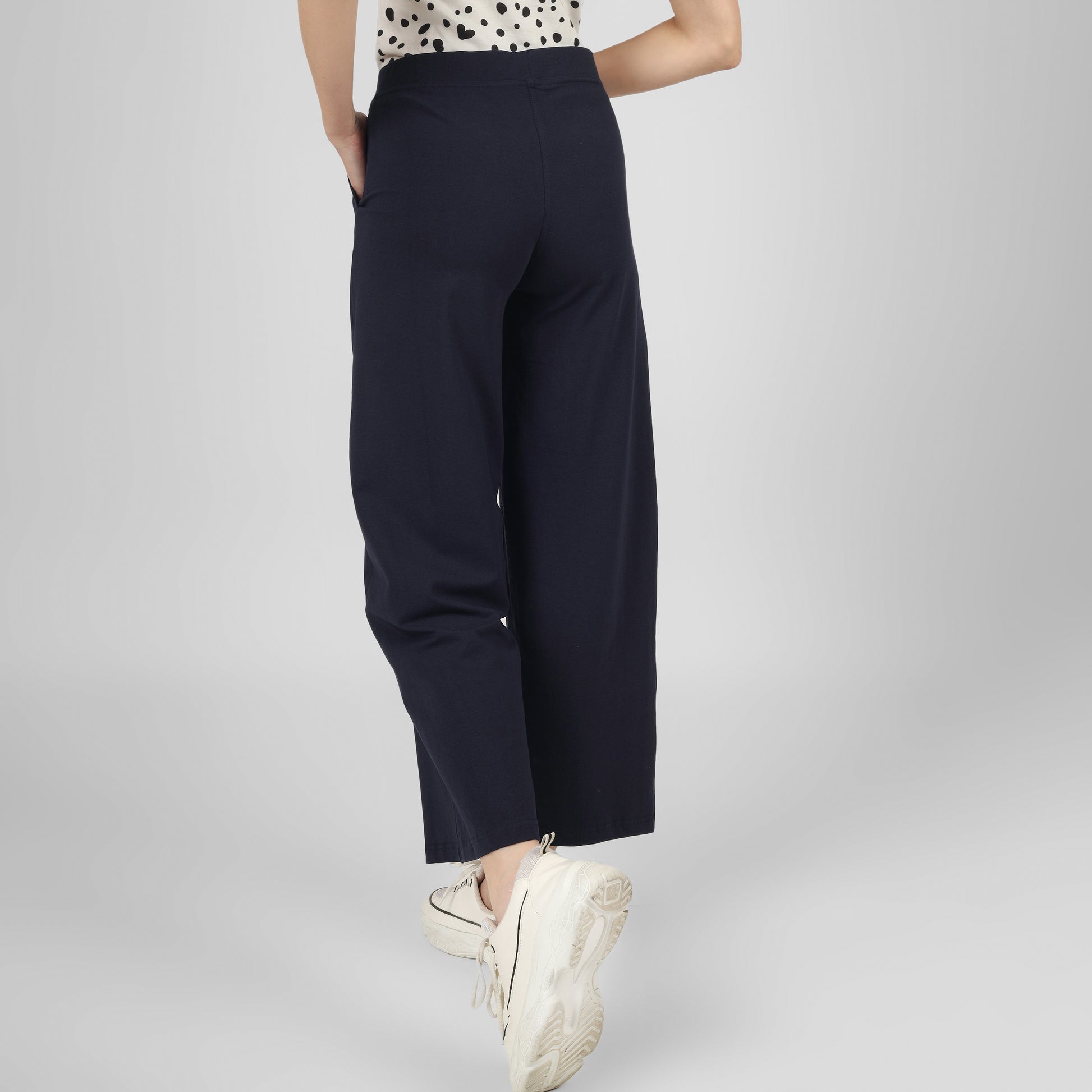 Regular relax fit trouser
women trouser, regular fit,trouser, straight fit, wide legged trouser, on and on women pants